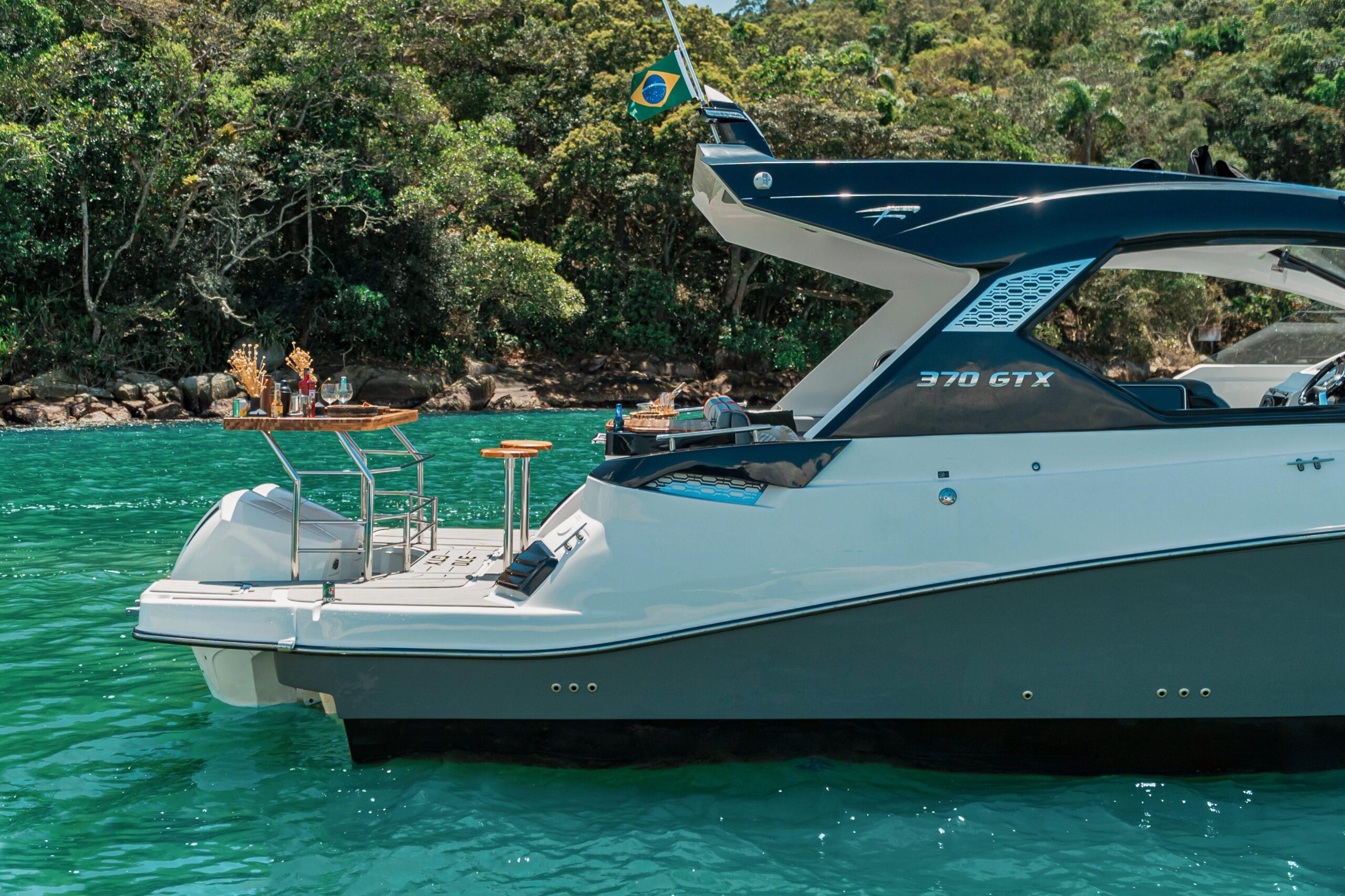 Luxury yacht charter with Caribbean Sea backdrop in Cartagena