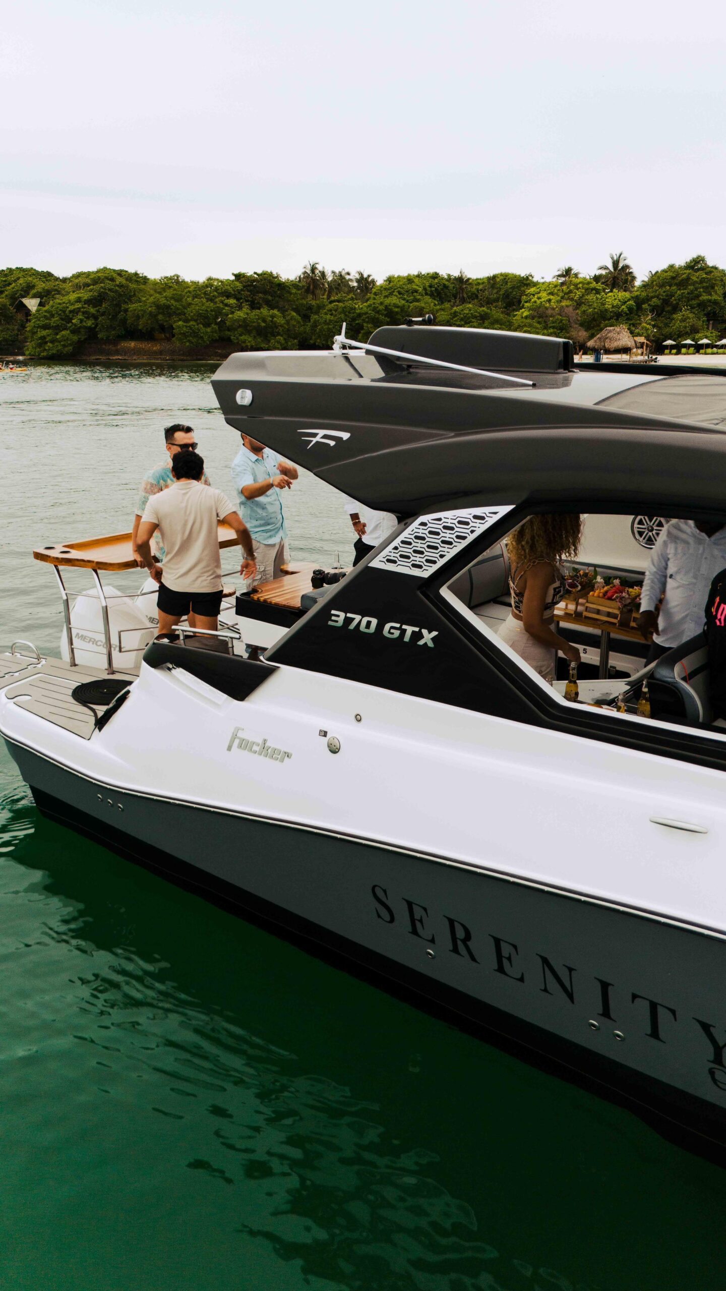 Premium yacht rental service in Cartagena, Colombia.