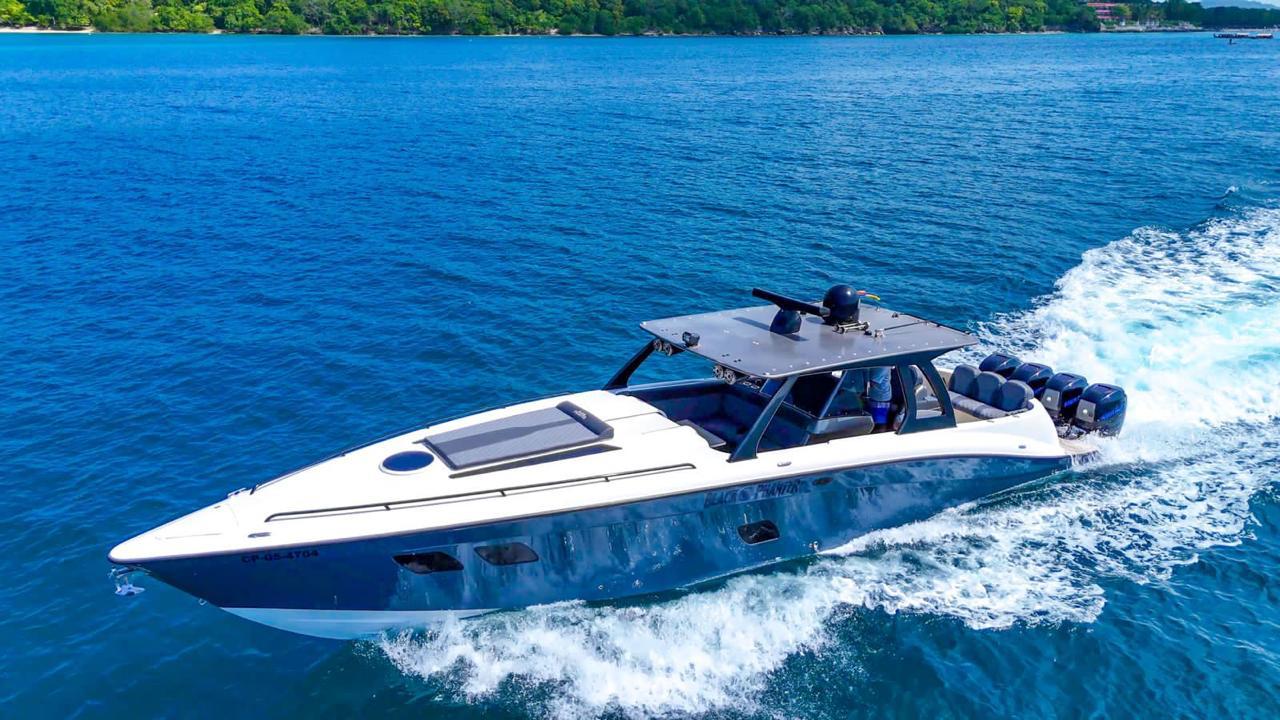 Powerful four-engine yacht rental in Cartagena, Colombia.