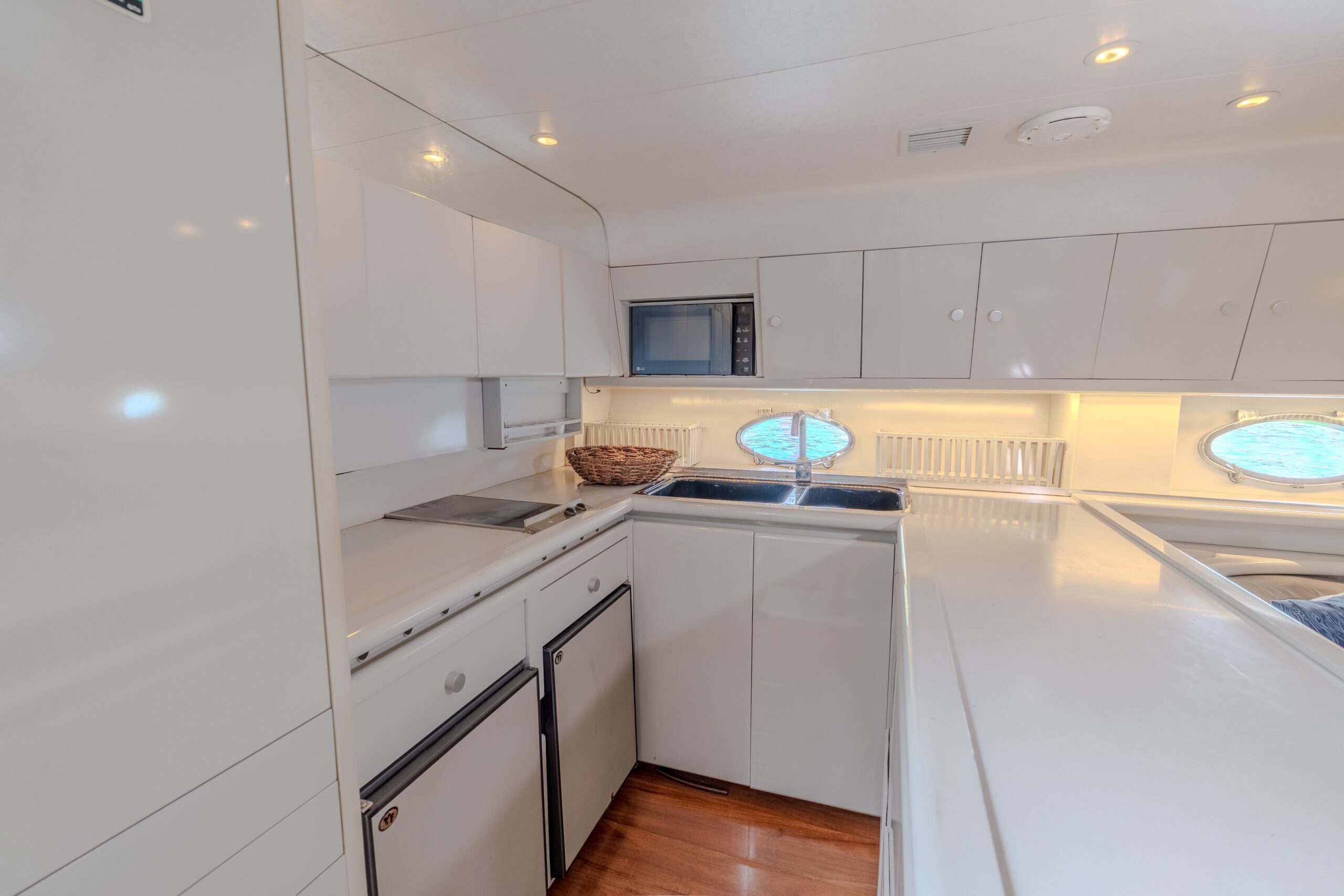 Yacht Cuña with professional crew in Cartagena