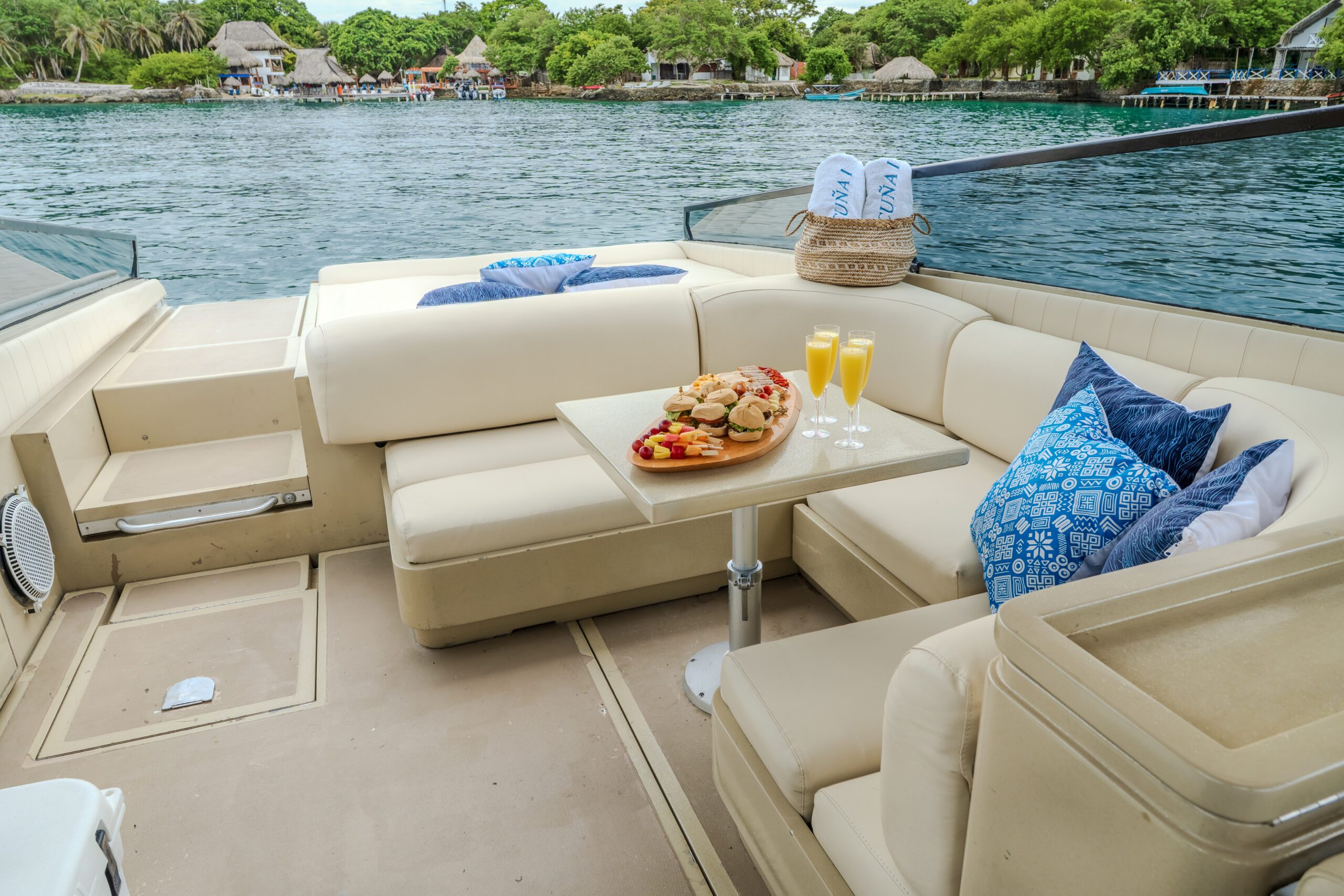 Premium yacht Cuña experience in the Caribbean