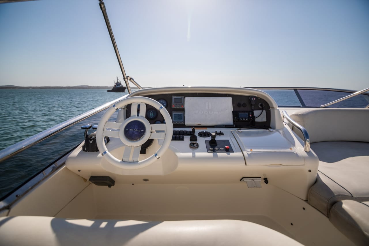 My Toy yacht crew assisting guests during a Cartagena day trip