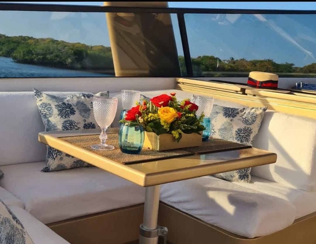 Yacht Cuña providing a high-end Cartagena experience